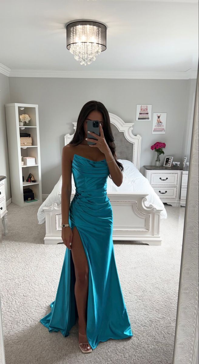 Prom Dresses AestheticProm Dresses 2023Prom Dress Ideas Dresses Hoco, Classy Prom, Prom Dresses Black, Deb Dresses, Prom Girl Dresses, Senior Prom Dresses, Classy Prom Dresses, Stunning Prom Dresses, Dresses Tight