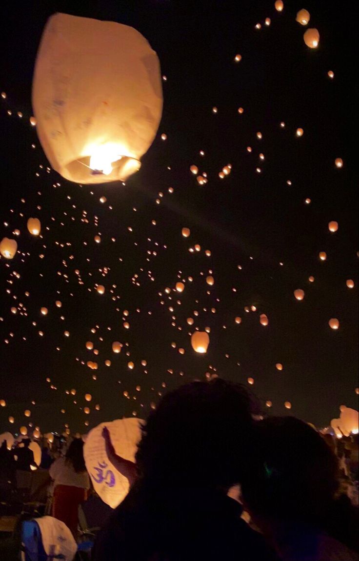 Love, cute, relationship Latern Festival Proposal, Under The Stars Aesthetic, Happy Relationships Aesthetic, Lantern Festival Aesthetic, Anniversary Aesthetic, Lantern Aesthetic, Aesthetic Relationship, Romantic Camping, Festival Aesthetic