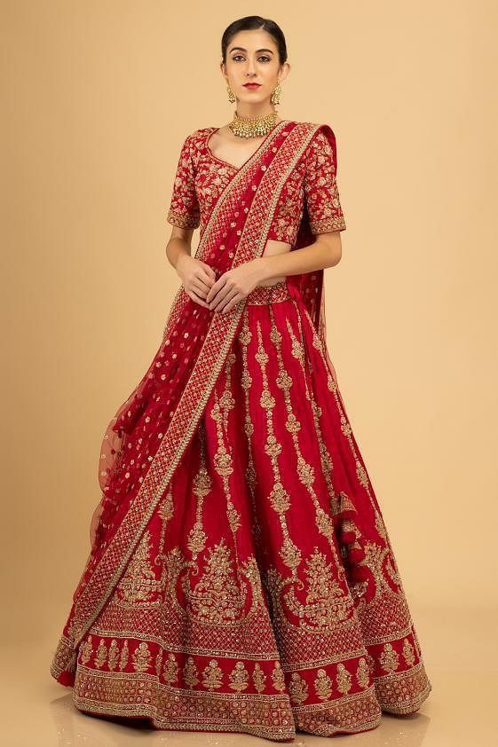 Indian Bridal Wear Red, Pakistani Bridal Dresses Online, Silk Bridal Lehenga, Bridal Lehenga Online, Indian Wedding Lehenga, Red Bridal Dress, Bridal Sarees South Indian, Wedding Lehenga Designs, Indian Bride Outfits