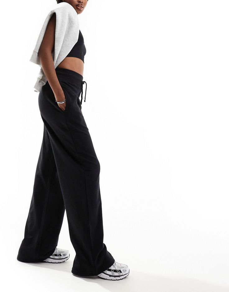 Sweatpants by Kaiia No need to keep scrolling Plain design Drawstring waistband Side pockets Wide leg Wide Legged Joggers, Wide Leg Joggers, Christmas List Ideas, Wide Leg Sweatpants, Winter Party Dress, Leggings Sale, Long Sleeve Floral Dress, Plain Design, Satin Slip Dress