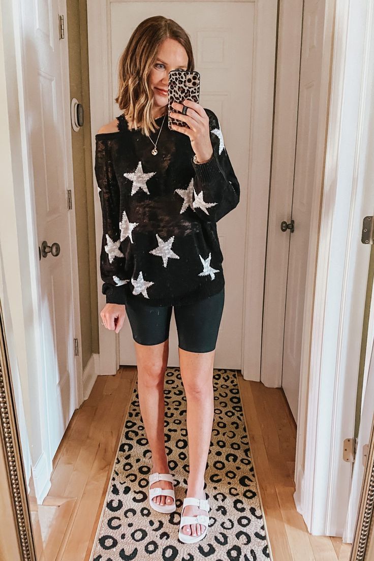 Amazon-star-print-sweater Dressy Biker Shorts Outfit, Casual Biker Shorts Outfit, Camo Shorts Outfit Women, Camo Shorts Outfit, Belt Bag Outfit, Bike Shorts Outfit, Comfy Summer Outfits, Late To The Party, Vacation Clothes