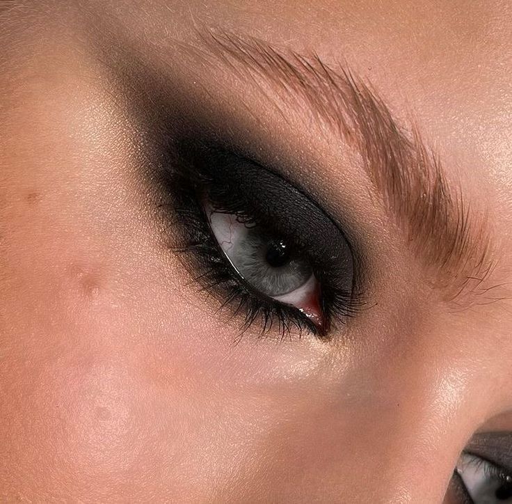 Make Up Yeux, Mascara Eyelashes, Reputation Taylor Swift, Taylor Swift Reputation, Album Aesthetic, Swag Makeup, Black Eyeshadow, Smink Inspiration, Dope Makeup