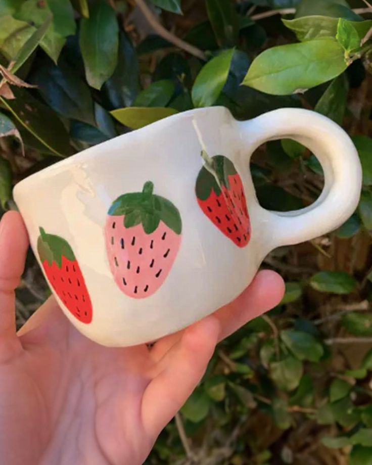 white mug with strawberry print Doodle Mug, Kawaii House, Strawberry Ceramic, Strawberry Coffee, Wellness Candles, Ceramic Food, Ceramic Incense Holder, Current Obsession, Cute Coffee Cups