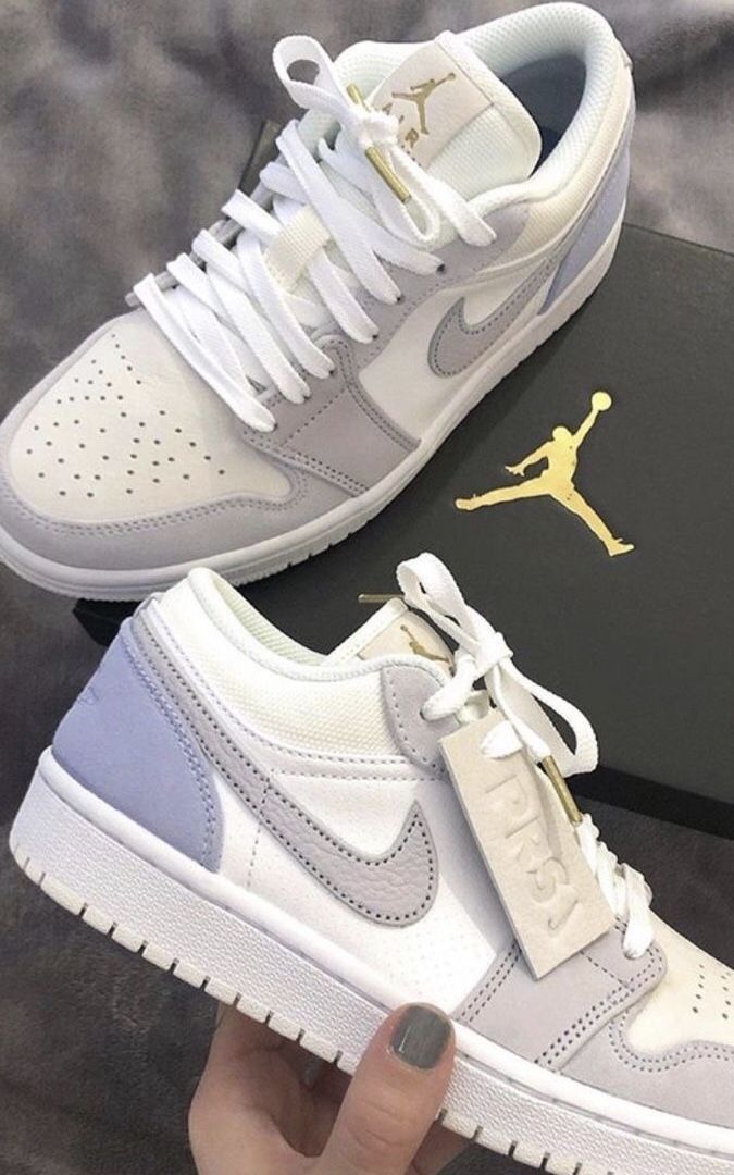 Wallpaper Nike, Trendy Shoes Sneakers, Jordan Sneaker, Dr Shoes, Nike Shoes Girls, Preppy Shoes, Jordan Shoes Girls, Custom Nike Shoes, Smink Inspiration