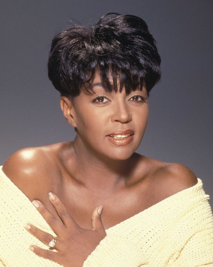 Anita Baker Baker Caricature, Short Braid, Anita Baker, Famous Females, Cicely Tyson, Christmas Sheet Music, Amazing Music, Sassy Hair, Athletic Hairstyles