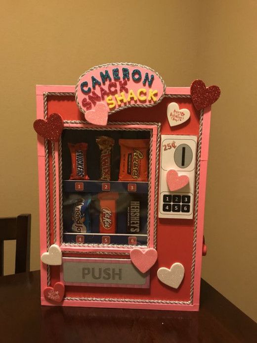 Valentines Day Box Ideas Vending Machine, Valentine’s Day Vending Machine, School Box Decoration Ideas, Diy Valentines Vending Machine, Vending Machine Valentine’s Day Boxes, Candy Machine Valentines Day Boxes, Valentines Candy Boxes Diy, Valentines Day Vending Machine Boxes, Valentine Box Ideas For Teens