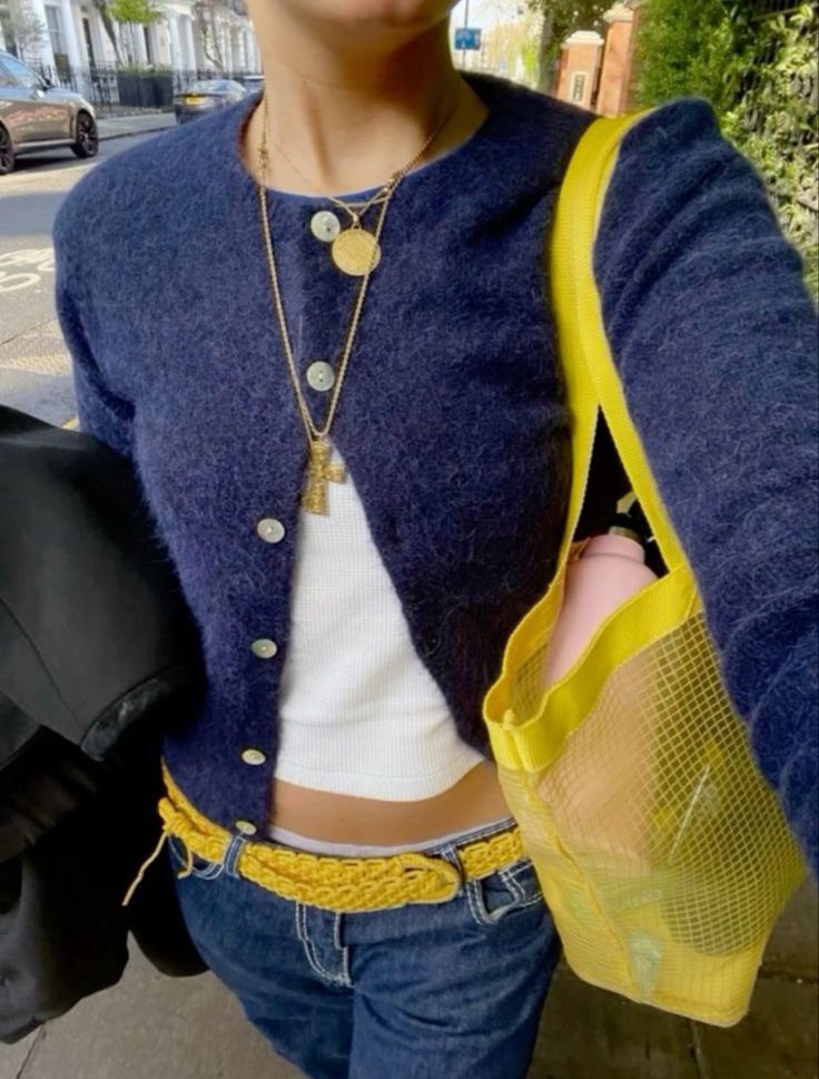 Trending Fits 2024, Eclectic Winter Fashion, Eclectic Fashion Vintage, Op Shop Fashion, Eclectic Style Fashion, Inspiration Fashion Design, Knitwear Aesthetic, Blue And Yellow Outfit, Aesthetic Knitwear