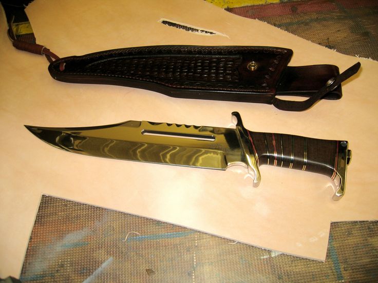 two different types of knives sitting on top of a table next to each other,