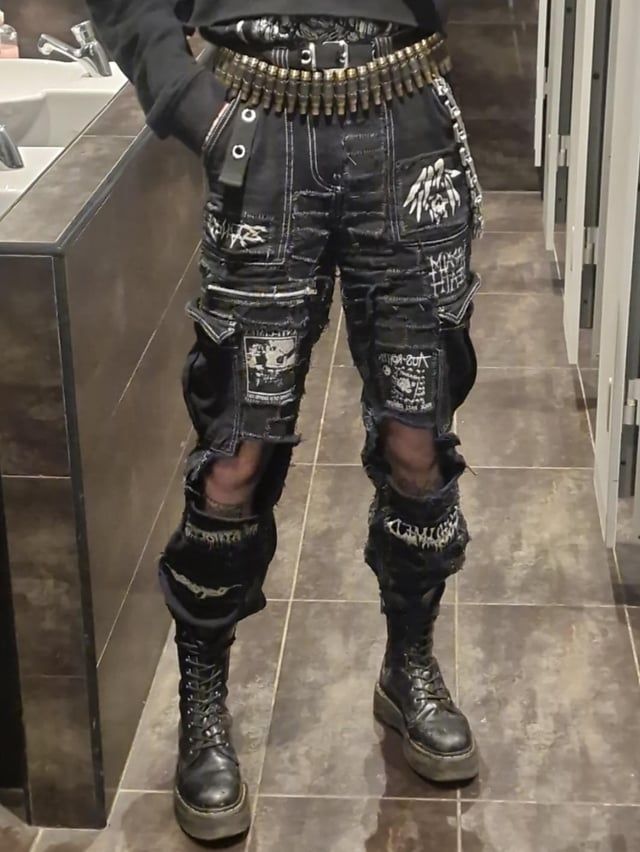 Punk Guys Aesthetic, Alt Outfits Cold Weather, Punk Metal Outfits, Black Punk Fashion, Punk Outfits Diy, Punk Clothing Aesthetic, Punk Fits Male, Punk Men Outfit, Female Punk Outfits