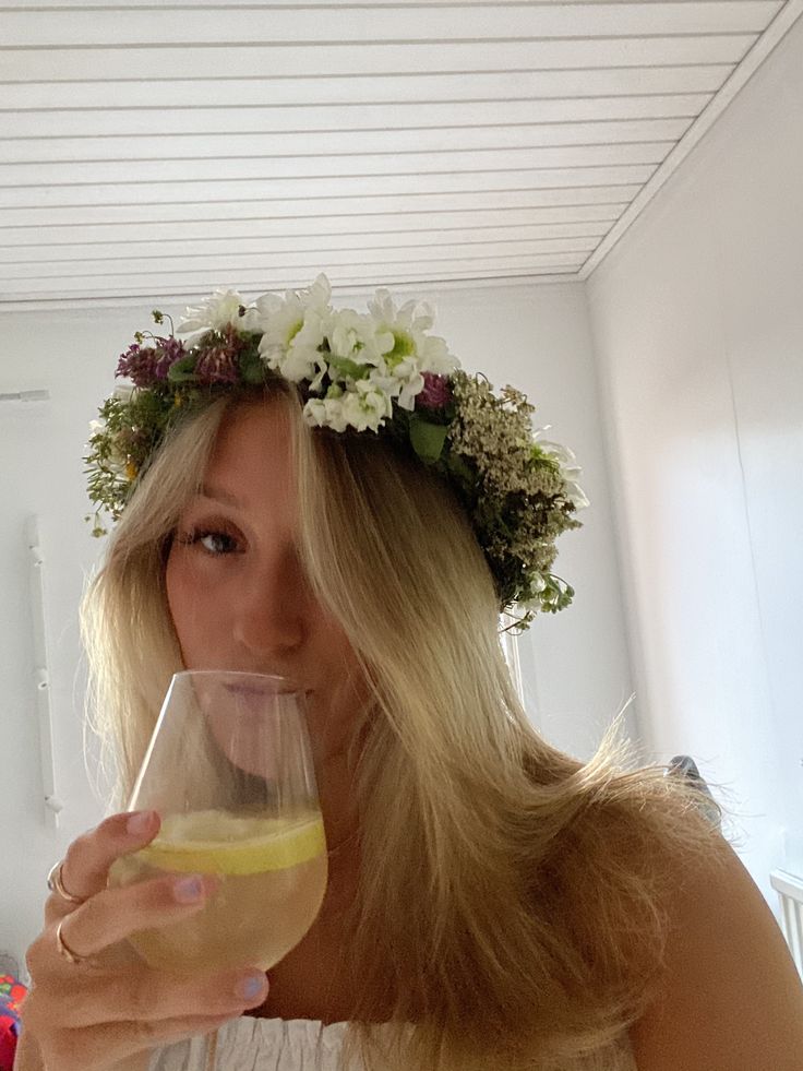 Aesthetic Flower Crown, Scandi Summer, Birthday 20, Flowers Crown, Crown Aesthetic, Emily Henry, Coastal Summer, Birthday Dinner Party, Solar String Lights Outdoor