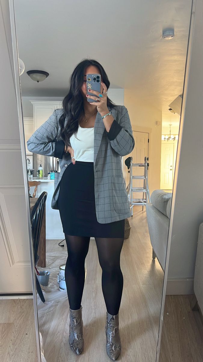 Fall Corporate Outfits 2023, Cute Work Outfits Winter Business Casual, Fall Outfits Business Professional, Plus Size Fall Business Outfits, Cropped Jeans Work Outfit, Fall Fashion Outfits Business Casual, Fall Work Office Outfits, Business Casual Shoes For Women Work, Baddie Office Outfits Fall