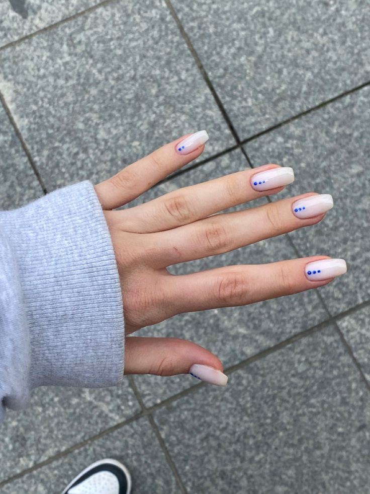 White Nails With Dots Simple, White Nails With Blue Design Simple, Nail Ideas With Dots, Simple Nails Dots, Blue Dotted Nails, White Nails With Blue Dots, Blue And White Simple Nails, Blue And White Nail Ideas Simple, Nail Inspo White And Blue