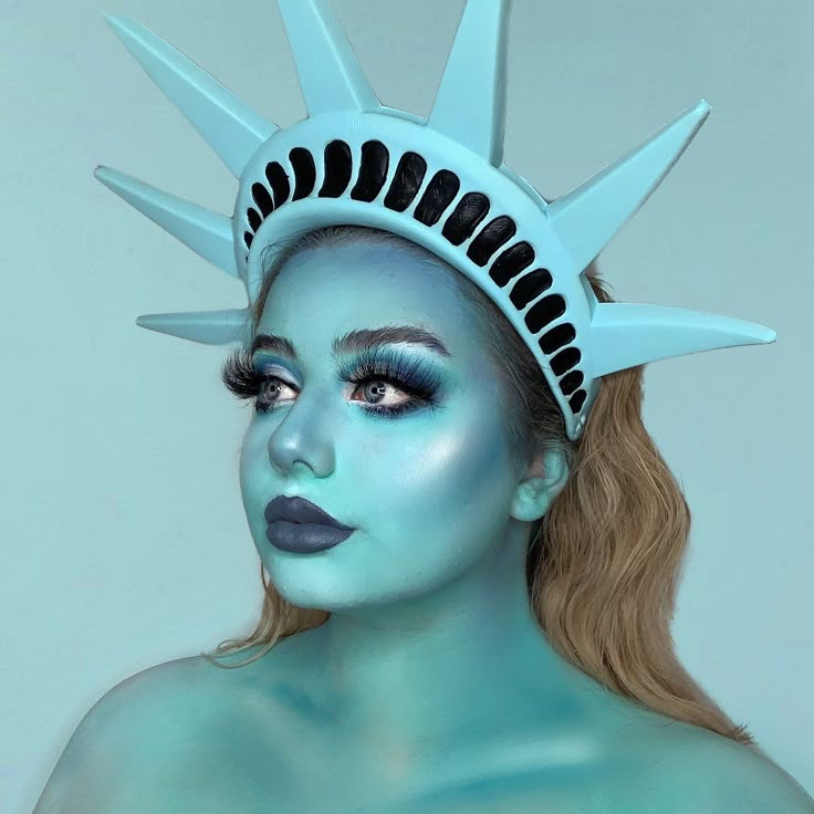 Statue Of Liberty Makeup, Lady Liberty Costume, Halloween Face Paint, Couples Costumes Creative, Nyc Makeup, Halloween Costumes To Make, Glitter Makeup Looks, Queen Of Hearts Costume, Activity Director