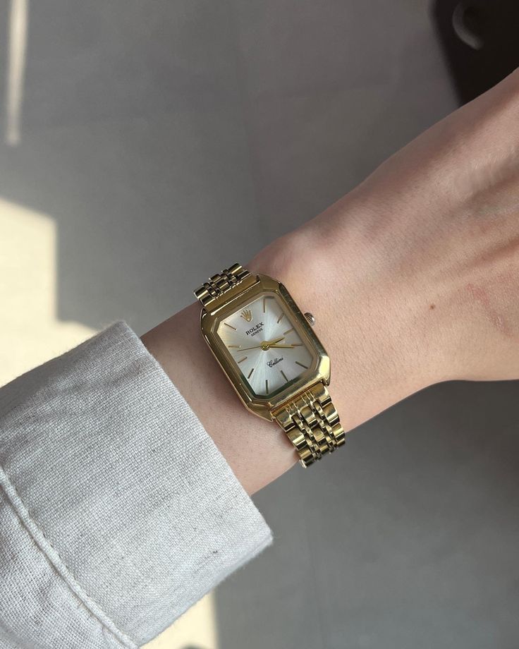 Vintage Watches Women Classy, Women Watches Classy Elegant, Watches For Women Classy, Trendy Watches Women Fashion, Vintage Saat, Aesthetic Watches, Elegant Watches Women, Luxury Watches For Women, خواتم خطوبة