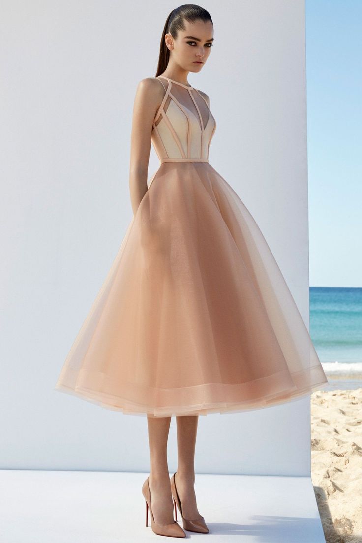 vestido, princesa, alex perry, estilista, vestido estruturado, resort 2018, australia, vestidos lindos, acho tendência Prom Dress Tulle, Dress Tea Length, Simple Prom Dress, Tulle Evening Dress, Chique Outfits, Stil Boho, Alex Perry, Dress Tulle, Lucille Ball