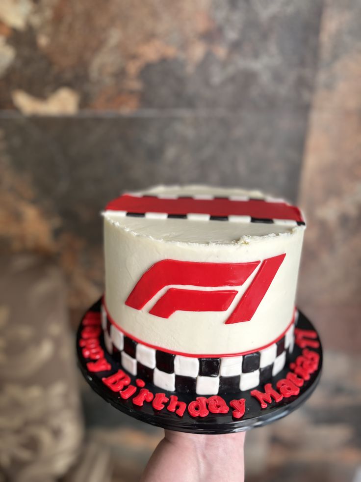 Mclaren Birthday Cake, F1 Cake Ideas, Pastel F1, Bolo Formula 1, F1 Birthday Cake, Red Bull Cake, Formula 1 Cake, Porsche Cake, F1 Cake