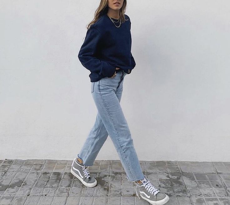 Vans Sk8 Hi Outfit, Sk8 Hi Outfit, Surfergirl Style, Sk8 Hi Vans, Look Legging, Jeans Outfit Winter, Vans Outfit, Looks Street Style, Winter Fits