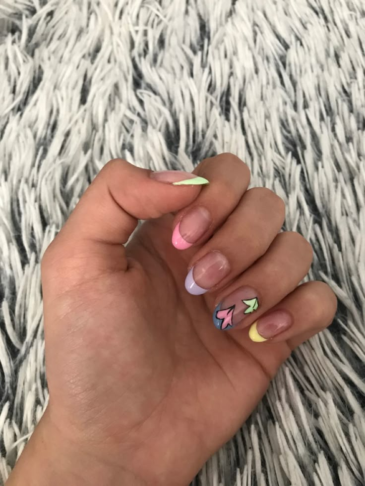 heartstopper nails Heartstopper Acrylic Nails, Heartstopper Inspired Nails, Tpwk Nails, Pop Culture Nail Art, Heartstopper Nail Art, Heart Stopper Nails, Heartstopper Nails Ideas, Heartstopper Makeup, Heartstopper Nails