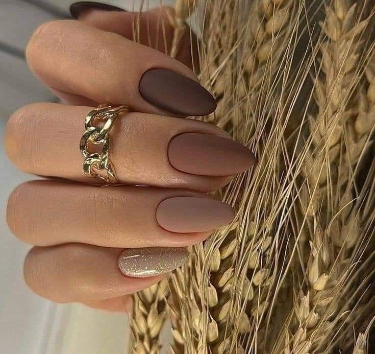 Coffee Brown Nails Design, November Nails Brown, Coffee Brown Nails, Coffee Nails Designs, Ongles Beiges, November Nails, Coffee Flower, Geometric Nail, Casual Nails