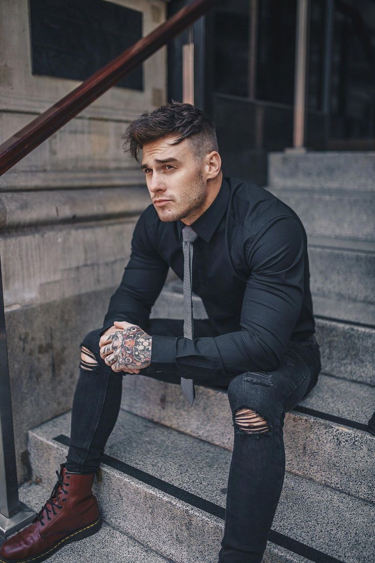 Black shirt for night out. Look the part on your next night out in our Tapered fit shirts. Expertly designed to highlight your physique. #menoutfits Houseparty Outfits, Man In Black, Shirt And Tie, Hipster Man, Trendy Mens Fashion, Hipster Mens Fashion, Mens Fashion Classy, Fashion Night, Black Men Fashion