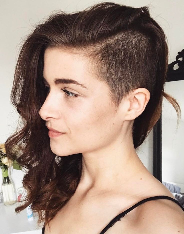 Buzz Cut Girls Who Inspire You to Cut Locks Dramatically Half Shaved Head Hairstyle, Half Shaved Head, Side Haircut, Side Cut Hairstyles, Buzz Haircut, Undercut Long Hair, Half Shaved Hair, Shaved Side Hairstyles, Buzzed Hair