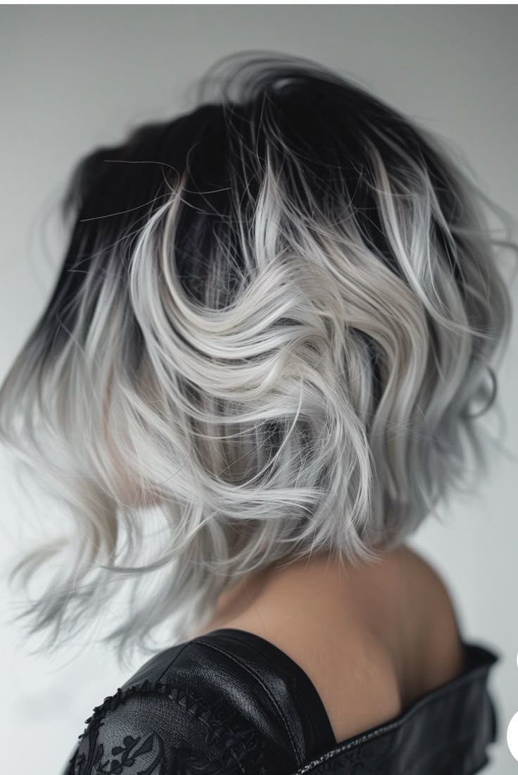 Silver Blonde Dark Roots, Black Hair With White Balayage, Hair Color Designs Short Hair, Black And White Hair Balayage, Silver Blonde With Dark Roots, White Hair With Black Lowlights, Silver Hair Baylage, White Ombré Hair, Blonde With Black Shadow Root