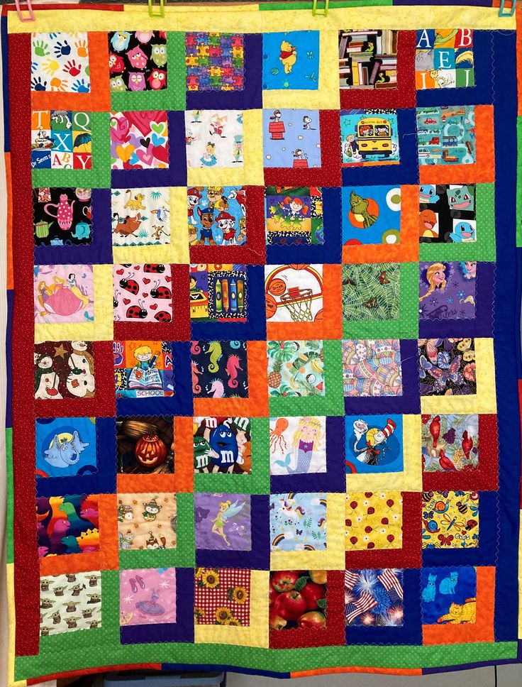 Manon's quilt Baby Quilts Easy, Kid Quilts Patterns, Kid Quilts, Boys Quilt Patterns, Modern Quilting Designs, Rainbow Blocks, Big Block Quilts, Charm Squares, I Spy Quilt