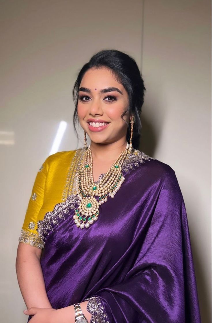 Colour Combinations Saree Blouse, Banaras Saree With Contrast Blouse, Pink With Purple Silk Saree, Latest Saree Colour Combination, Best Saree Blouse Combination, Purple Sari With Contrast Blouse, Purple Color Combinations Outfit Indian, Blouse For Purple Saree, Purple Color Saree With Contrast Blouse