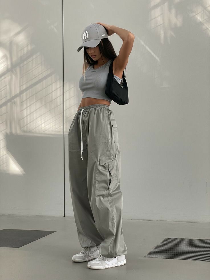 Parachute Cargo Pants, Parachute Cargo, Streetwear Fall, Bodycon Floral Dress, Y2k Clothes, Mode Inspo, Pop Punk, Ankle Length Pants, Crop Top Blouse