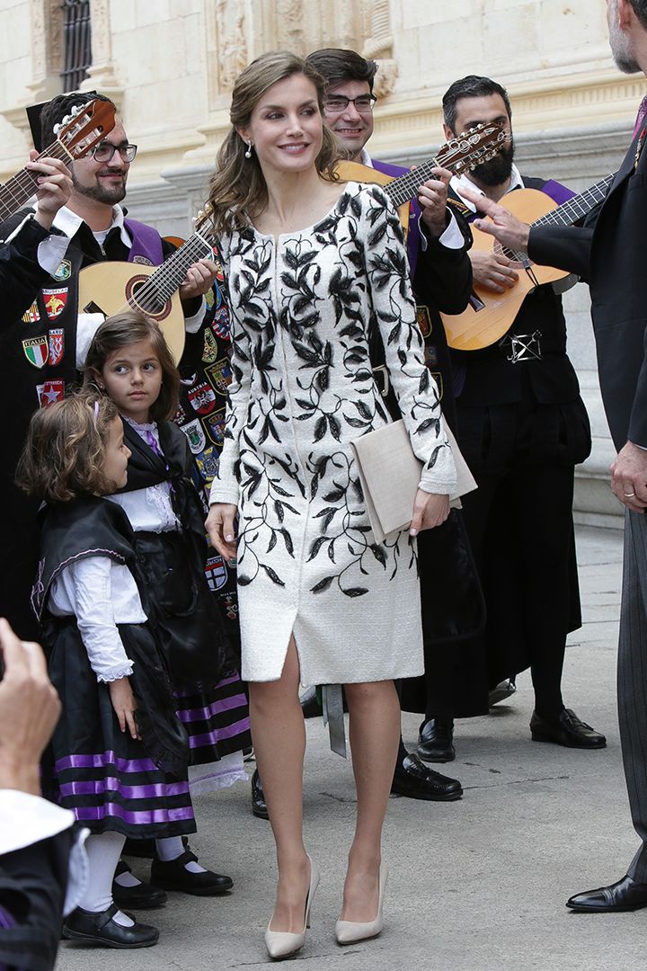 Princess Letizia, Gown Suit, Letizia Of Spain, Royal Outfits, Queen Letizia, Royal Fashion, Business Outfits, Work Casual, Simple Dresses