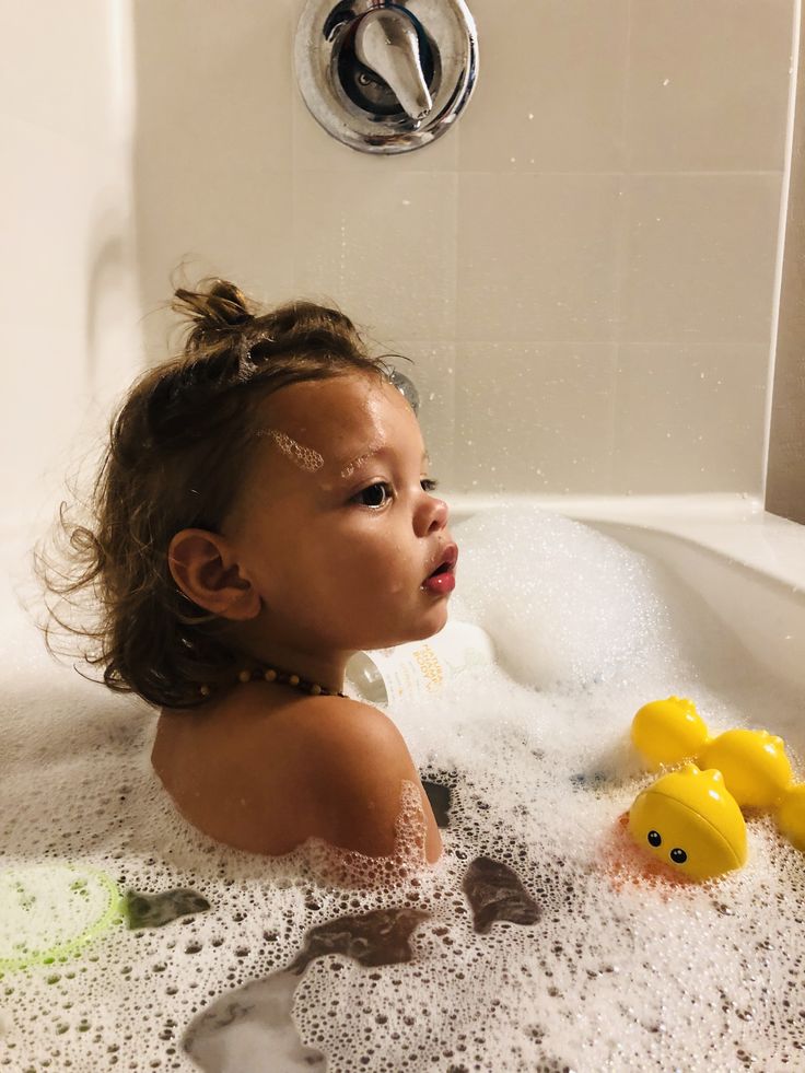 Bubble Bath Aesthetic, Baby Bathtime, Black Branding, Bath Aesthetic, Baby Bubble Bath, Baby Bathroom, Baby Bath Time, Unfortunate Events, Cosmetics Photography