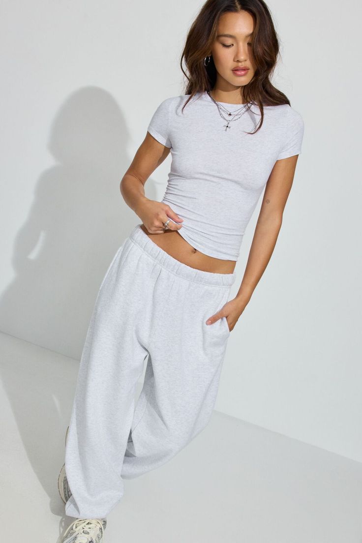 Estelle Longline Tee Gray Cool Outfits For School, Leggings Outfit Casual, Garage Clothing, Top Streetwear Brands, Shirts For Teens, Popular Outfits, Simple Trendy Outfits, Trendy Shirts, Basic Outfits