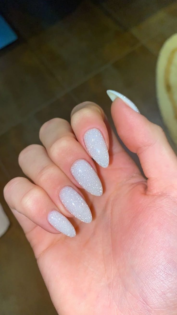 White Acrylics Nails, White Nails For Prom, Sparkly White Nails, Nails Inspiration Glitter, White Sparkly Nails, Simple Prom Nails, Graduation Nails Ideas, White Winter Nails, Nails For Prom