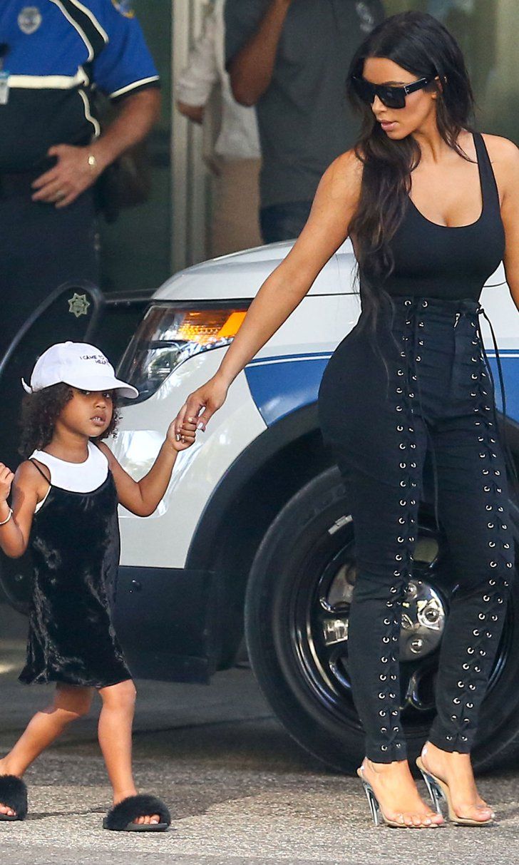 North West Hits Paparazzi With Her Signature Side-Eye While Out With Kim Kardashian Kim Kardashian And North, Kim And North, Estilo Kim Kardashian, Lace Up Pants, Estilo Kardashian, Givenchy Sunglasses, Kim And Kanye, Kim K Style, Party Mode