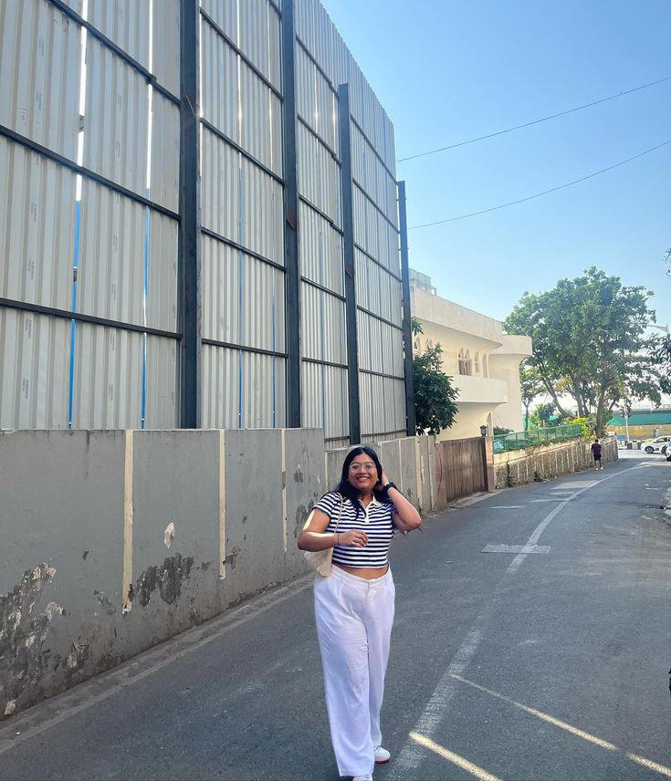 My moment🤍 Top & bottoms- @hm @myntra Bag- @aldo_shoes . . . ( outfits, old money aesthetic, old money outfit, midsized, mid size style old money style) #oldmoneyaesthetic #oldmoneyoutfits #oldmoneystyle #oldmoneyfashion #girlie #ootd #officewear #officestyle #suggestion #explorepage #myntrafinds #myntra Mid Size Style, Aesthetic Old Money, Old Money Outfit, Aesthetic Old, Money Outfit, Midsize Fashion, Money Aesthetic, Old Money Style, Old Money Aesthetic