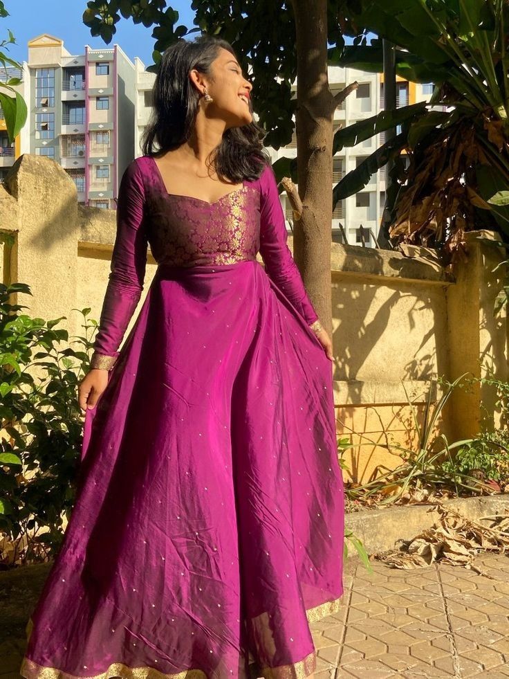 Traditional Silk Dresses Indian, Lehenga From Old Silk Saree, Long Frock From Old Saree, Saree Stitching Dress, Kurta Design From Old Silk Saree, Dresses Of Saree, Saree With Dress Design, Long Dress With Saree, Old Saree Frock Designs