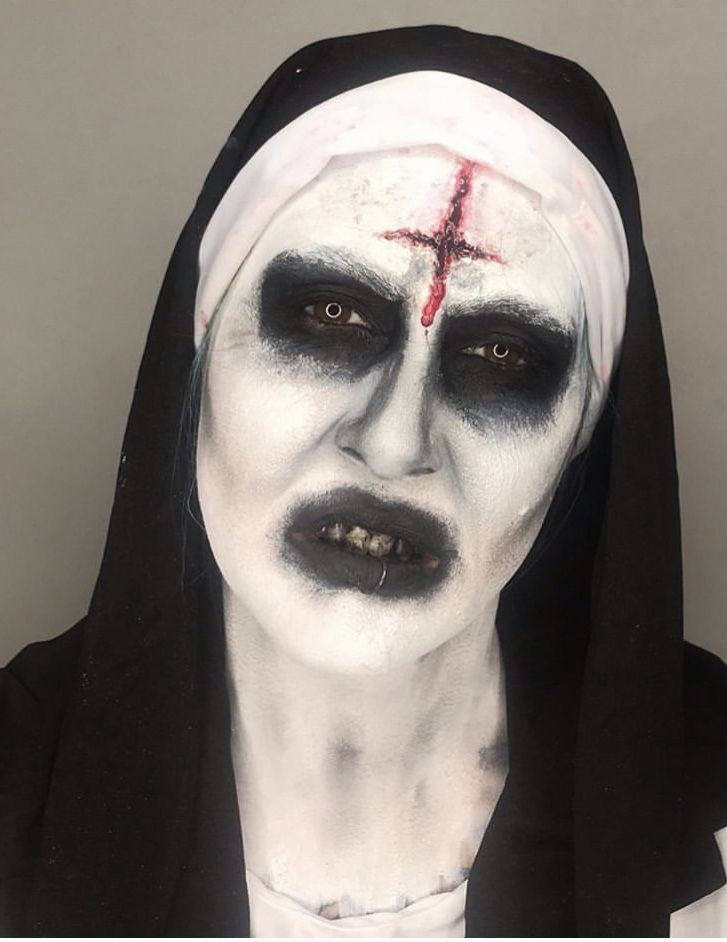 Facepaint. Valak. Evil nun. Blood. Gore. SFX. Nun Face Paint, Evil Nun Makeup, Valak Makeup, Sfx Gore, Evil Makeup, Facepainting Halloween, Evil Nun, Nun Halloween, Halloween Makeup Clown