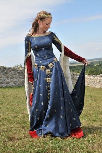 Medieval gown Medieval Gown, Medieval Garb, Medieval Clothes, Medieval Costume, Medieval Clothing, Medieval Dress, Medieval Fashion, Fantasy Dress, Historical Costume