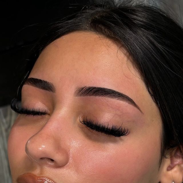 MARYLAND BROW ARTIST | LICENSED ESTHETICIAN | JENNIFER on Instagram: "Brow perfection!❤��️‍🔥 - - Swipe to see the before with mapping 👉🏼 - - Service: Brow shape | tint   #brows #dmvbrows #eyebrows #browtech #dmvbrowartist #browmapping #browshaping #explorerpage #explorer" Thick Natural Eyebrows, Brows Shaping Tutorial, Eyebrow Shaping And Tint, Eyebrow Styles Shape, Eyebrow Shaping And Tinting, Tinted Eyebrows Before And After, Perfect Eyebrows Aesthetic, Eyebrow Shaping For Round Face, Brow Shape And Tint