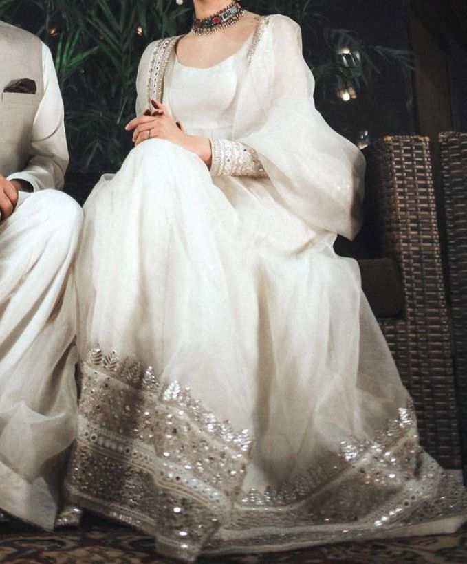 White Traditional Dress Aesthetic, White Long Anarkali, White Anarkali Pakistani, White Lehenga Bridal Pakistani Dresses, White Shaadi Dress, Nikkah Dress Pakistani White Simple, White Anarkali Aesthetic, White Desi Dress Aesthetic, Pakistani White Bridal Dress