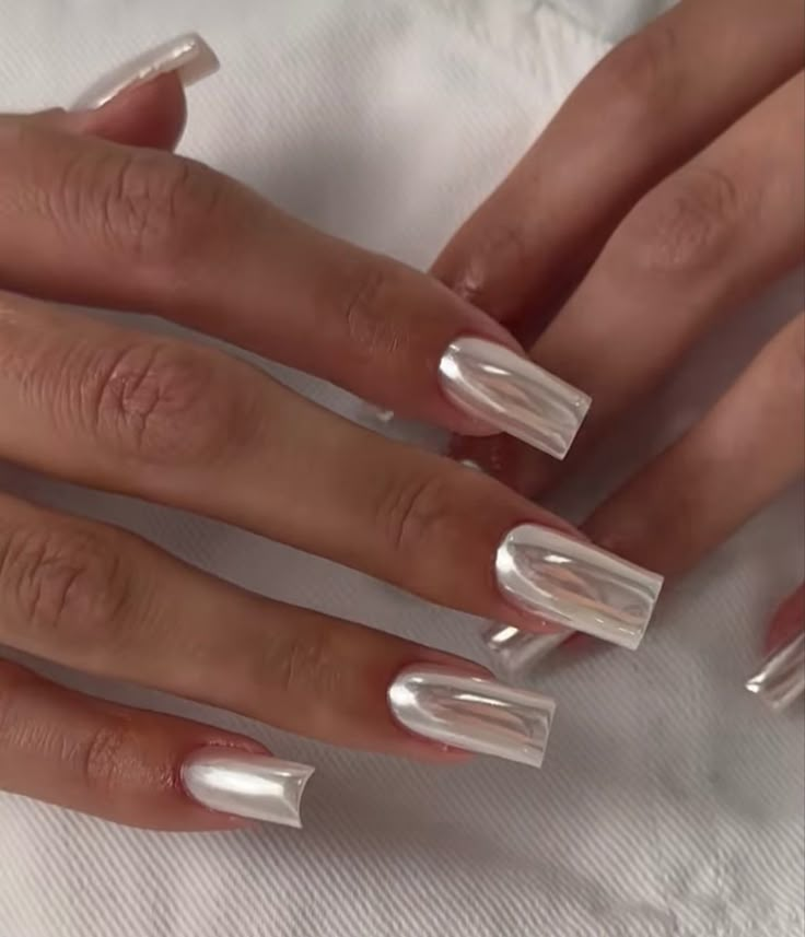 Silver Mettalic Nails, Chrome Nails Long Square, Silver Shiny Nails, Shimmer Acrylic Nails, New Years Nails 2023 Trends, Platinum Nails, Chrome Nails Designs, Pearl Nails, Silver Nails