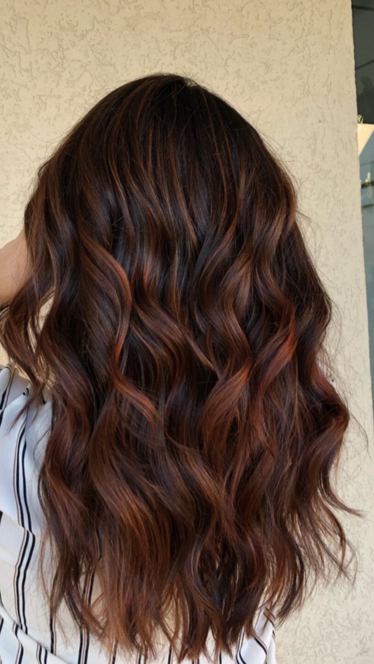 Red Balayage Hair, Auburn Balayage, Rambut Brunette, Black Hair Balayage, Brown Hair Inspo, Brunette Hair With Highlights, Fall Hair Color For Brunettes, Hair Color Auburn, Copper Hair Color