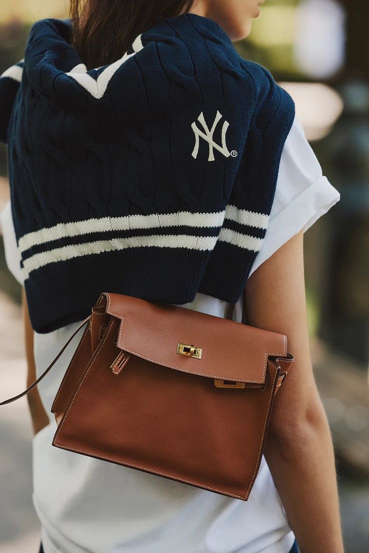 Sporty & Rich - Exclusive Capsule with '47 & The New York Yankees Outfit Ideas For Guys, Rich Clothing, Preppy Handbook, Emily Oberg, Modern Preppy, Cableknit Sweater, Rich Clothes, Iphone Case Collection, Norah Jones