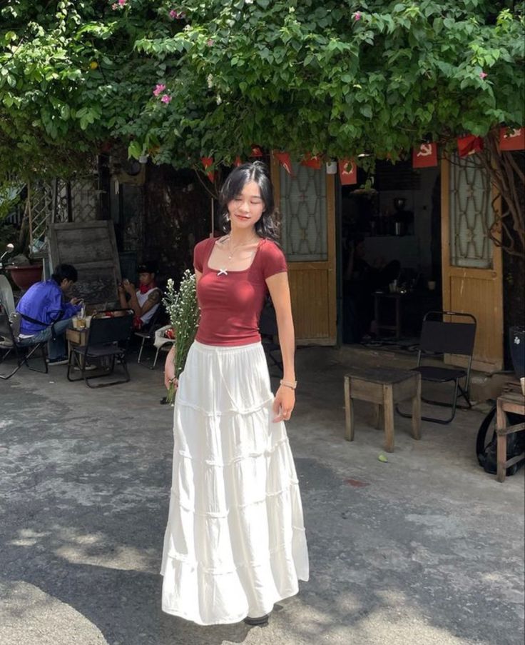 Summer Outfits In France, Maxi Skirt Party Outfit, Casual Thai Outfit, Long White Skirt Outfit Modest, White Skirt Outfit Modest, Midsize Japanese Fashion, Modest Hot Weather Outfits Summer, Aesthetic Modest Outfits Trendy, Modest Fashion School