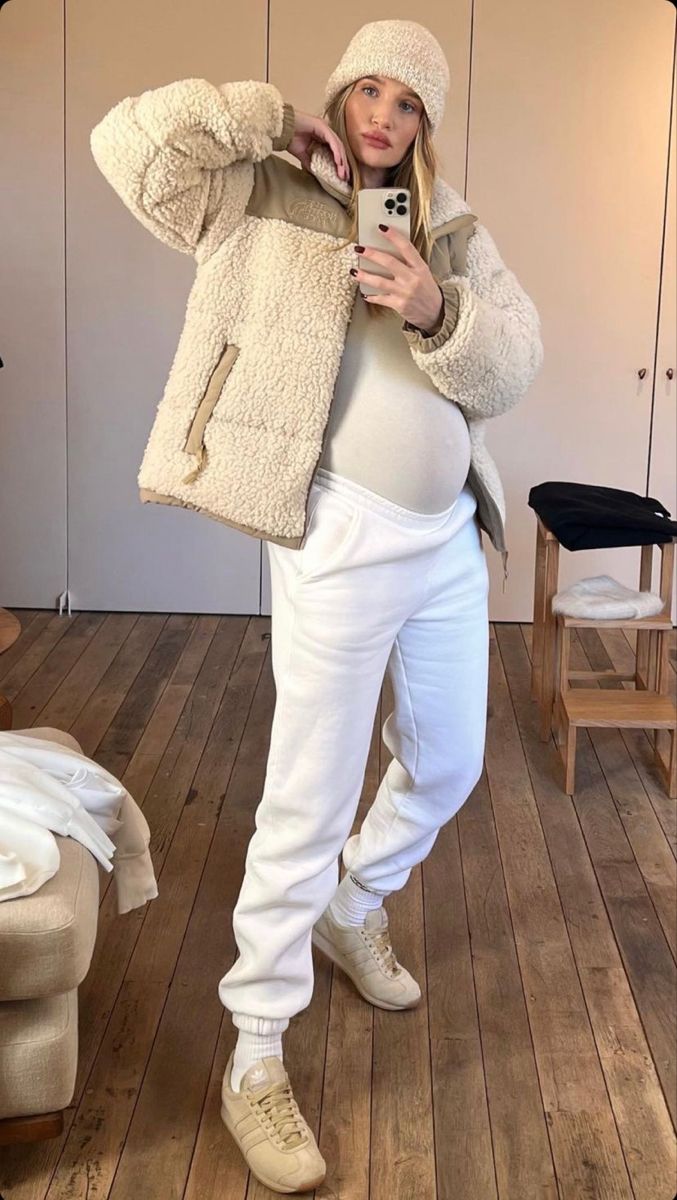 Pregnancy Winter Outfits, Pregnant Outfit, Casual Maternity Outfits, Rosie Huntington Whiteley Style, Winter Maternity Outfits, Pijamas Women, Preggo Fashion, Maternity Chic, Cute Maternity Outfits