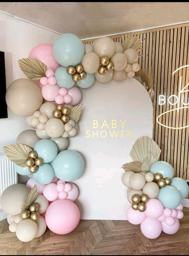 balloons are arranged in the shape of an eiffel tower for a baby shower