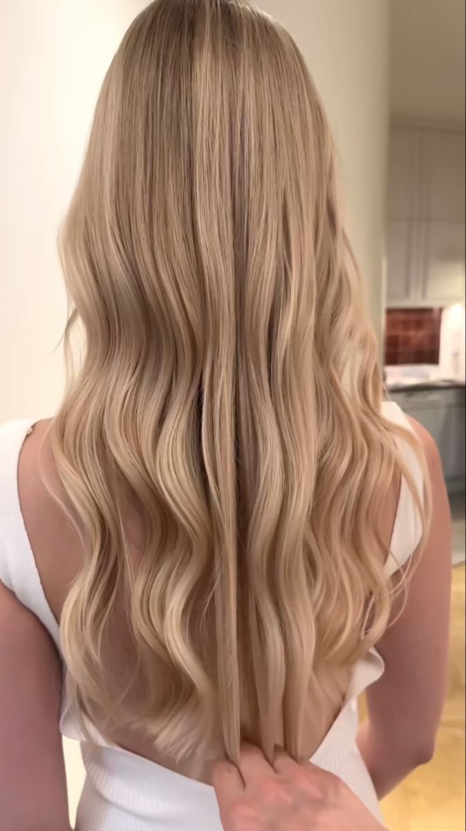 Golden Ashy Blonde Hair, Russian Hair Color, Champagne Beige Hair, Blonde With Natural Roots, Linen Blonde Hair, Dirt Blonde Hair, Dirt Blonde Hair Color, Sandy Beige Blonde Hair, Mouse Brown Hair