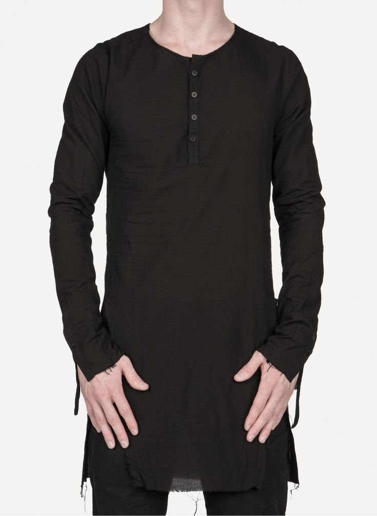 Cedric Jacquemyn - CEJAAW1477 Front-Split Tunic Shirt https://cruvoir.com/en/cedric-jacquemyn/2607-cejaaw1477-front-split-tunic-shirt Elements Of Style, Tunic Shirt, New Releases, Men's Style, All About Fashion, Tunics, Black Shirt, The Live, Tunic Tops