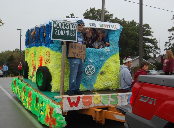 people are riding in the back of a float