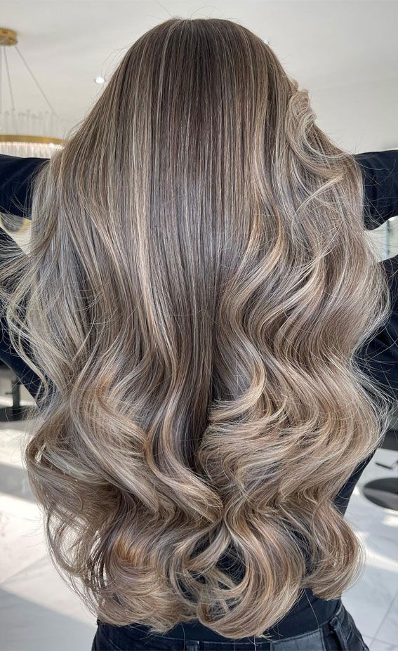 creamy blonde babylights, hair color trends, hair color trends 2024 Blonde Highlights Hair Color Ideas, Babylights Blonde Highlights, Baby Lights Hair, Short Flippy Hairstyles, Highlights Hair Color Ideas, Babylights Blonde, Hair Colour Trends, Sophisticated Hair, Blonde Babylights